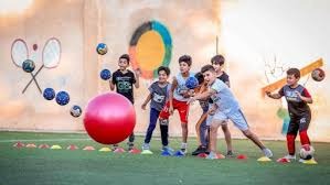 詹姆斯最近场均28.3分8.3篮板8.5助攻！今天险带队逆转！